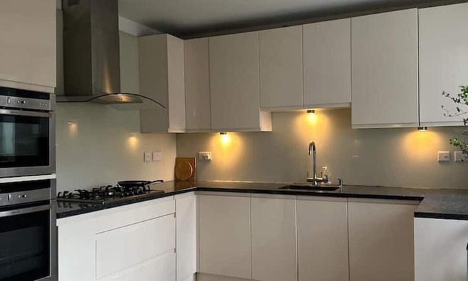 Preston Casa | 5 minutes from Wembley Stadium,Welcome to our spacious & luxurious Himani's Home