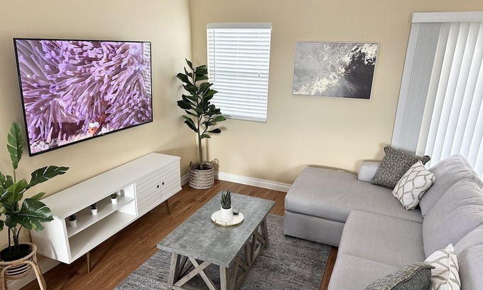 Placentia Casa | Tranquil Tri-Level Gated Townhome