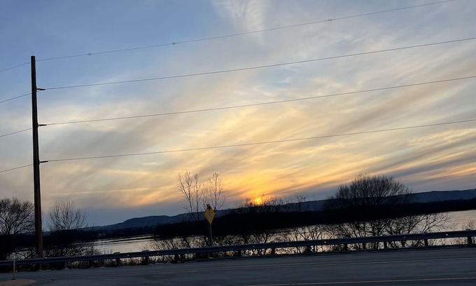 Onalaska Casa | Overlooking Lake Onalaska -- Two full-size beds + bath in nostalgic motel