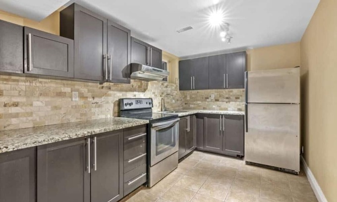 Lakeview Casa | Peaceful Large Basement Apartment