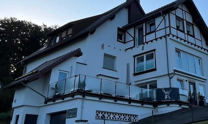 Pelm Apartamento | Wellness Appartement Eifelglück mit Blick auf die Pelmer Kasselburg