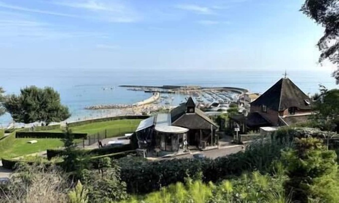 Chard Casa | Jasmin a perfect Somerset escape