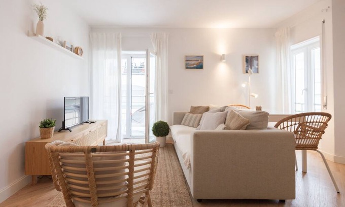 Costa de Caparica Apartamento | FLH Caparica By the Sea with Balcony