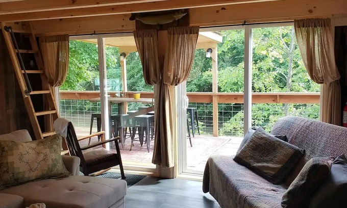 Blissfield Cabina | CreekSide Cabins-group of 3or2- all family/friends!