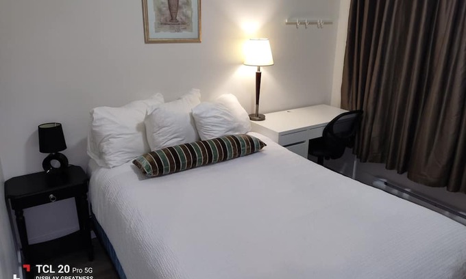 Saanich Cama Y Desayuno | Sweet House b & b on uptown of Victoria Room 2. (Saanich licence No:18707)