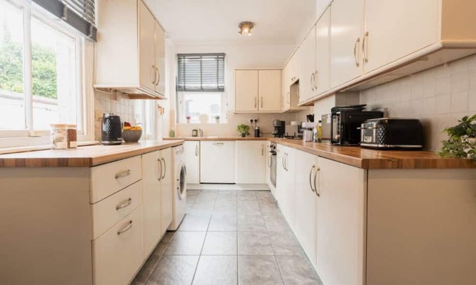 Hoole Casa | Stylish 3 bedroom home in trendy Hoole - Sleeps 6