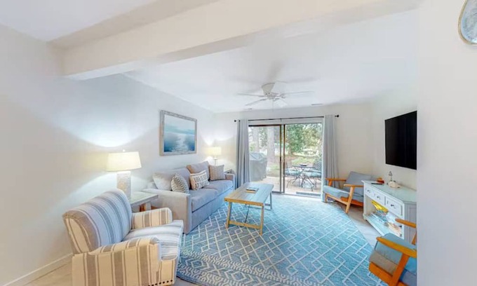 Hilton Head Island Casa | Hilton Head Townhouse - Walk to Beach, Restaurants & All Your Island Needs!