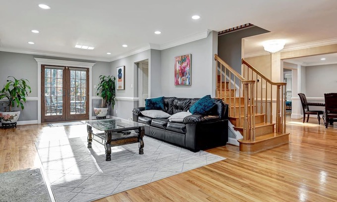 Lenni Casa | Relaxing 5BR Family Home w/ Fire Pit & Pool Table