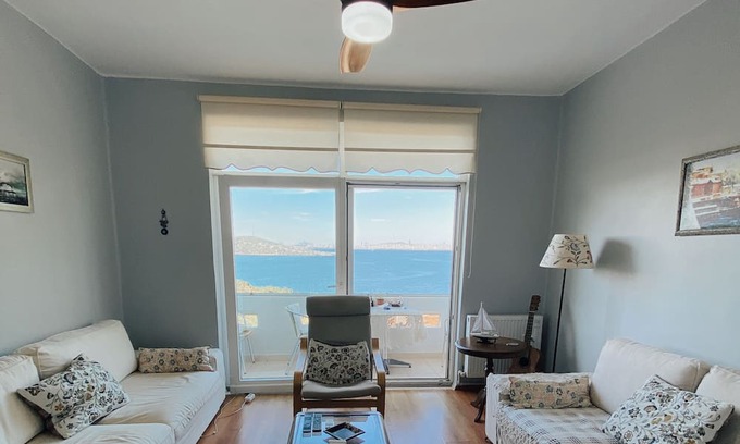 Adalar Apartamento | Cozy Sea View Apartment in Burgazada