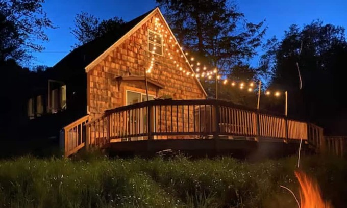 Denver Cabaña | Storybook Cottage in The Catskills