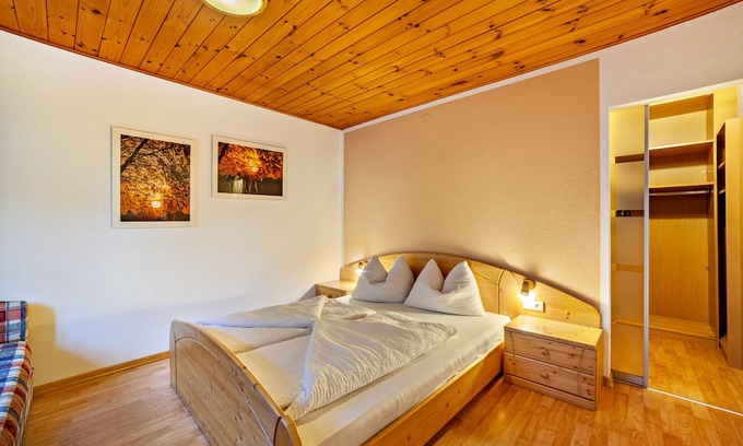 Laces Apartamento | Apartment 'Wohnung Morgenduft Schnalserhof' with Mountain View, Shared Terrace and Wi-Fi