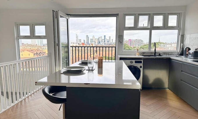 New Cross Apartamento | Urban Loft: Modern 1-Bed with Skyline Views, 10 mins to London Bridge