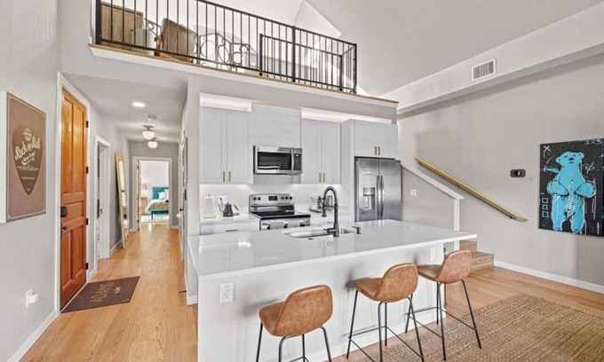 King William Casa | Designer Home | Walk to River!