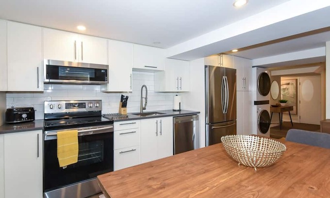 Whitehaven - Queensway Terrace North Apartamento | Sophisticated 4 beds, 2 baths - Nepean - Ottawa