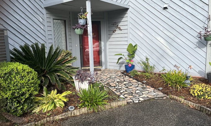 Hanahan Casa | Beautiful Townhome with 2 Master Suites