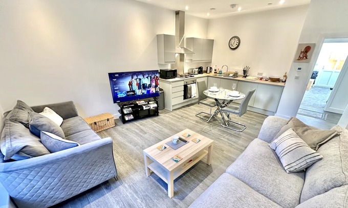 Poole Apartamento | Contemporary Charm by the Quay with Garden
