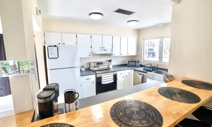 Southside Casa | Spacious 3 Bedroom w/ Theatre