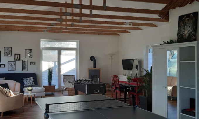 Alt Molln Apartamento | Helle Freundliche Ferienwohnung mit Tischtennisplatte, Kicker und Kleinem Garten