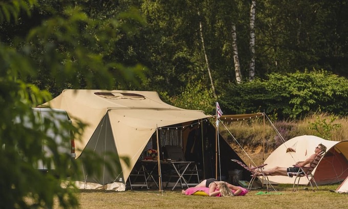 Wilsum Alquiler De RV | Your traditional, elegant, luxurious or ultramodern caravan can be connected to a water connection, but also a waste water drain at the comfort camping site.