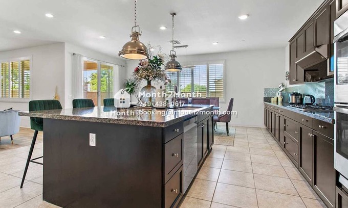 Fontana Casa | Luxurious Haven on Curry Pl #41793