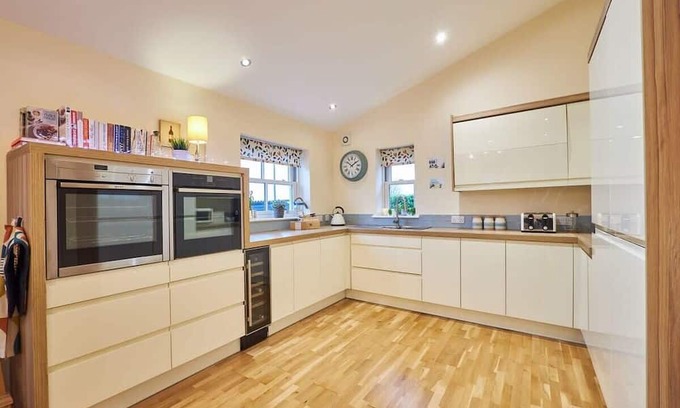 Sutton-in-Ashfield Casa | Host & Stay | The Willows