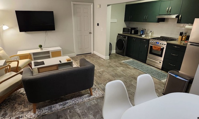 Hamden Condominio | Welcoming & Clean Condo near Hamden Shopping