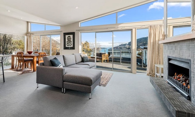 Frankton Casa | Lake Views on Yewlett
