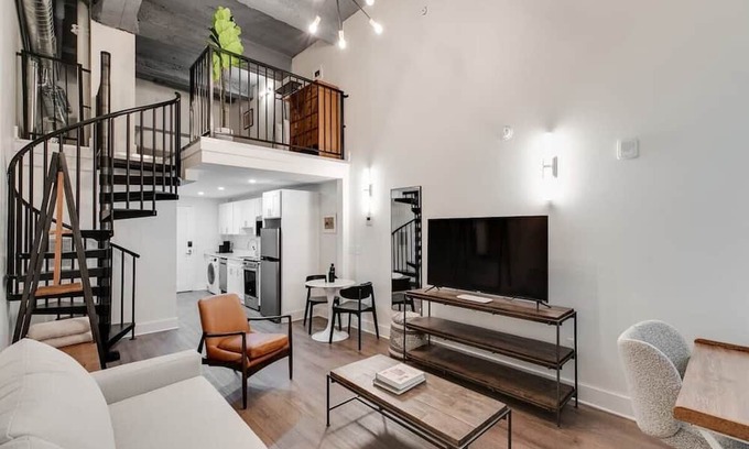 Center City East Apartamento | Sosuite | 1BR Loft w W/D, Gym, Lounge