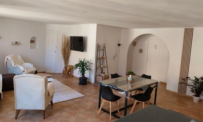 Coursan Apartamento | Homerez - Nice appartement for 4 ppl. with balcony at Coursan