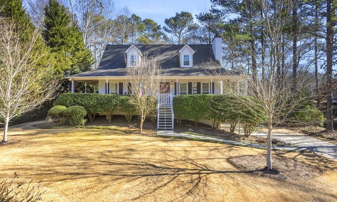 Acworth Casa | 3 BR - Garden Views - Smart TVs - Porch Swing - Fenced Yard - Washer & Dryer