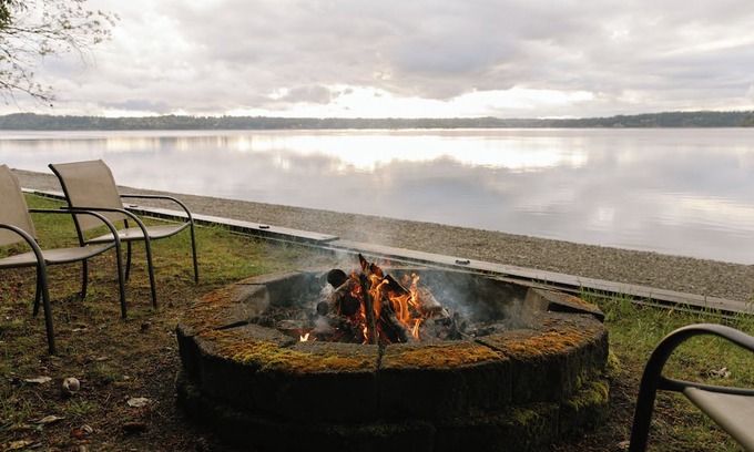 Anderson Island Cabaña | The Cottage on Anderson Island- Waterfront stay with beach, views, and fire pit!
