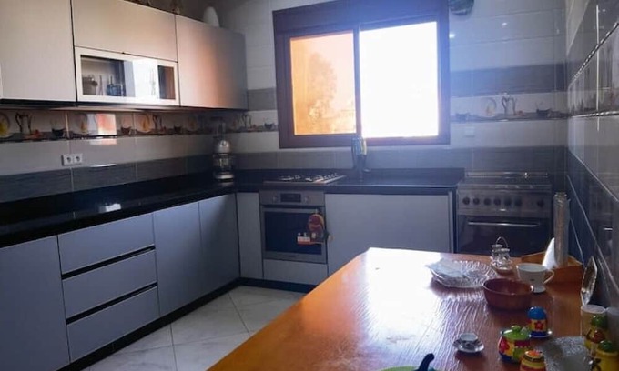 Bni Makada Apartamento | Charming 1Bedroom Apartment with 2 Living Rooms Near Train Station & City Center