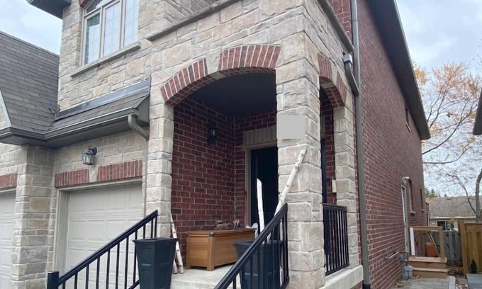 Lakeview Casa | Private Mississauga South Basement Apartment with Bedroom & Den