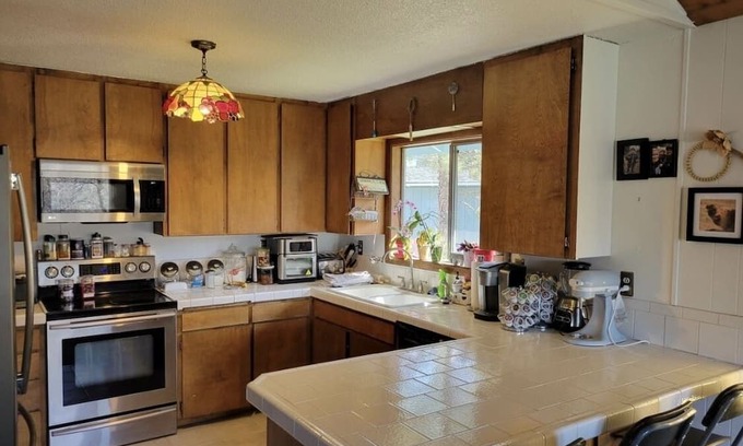 Bend Casa | Bend beauty on 2 private acres. Just minutes from parks and downtown.