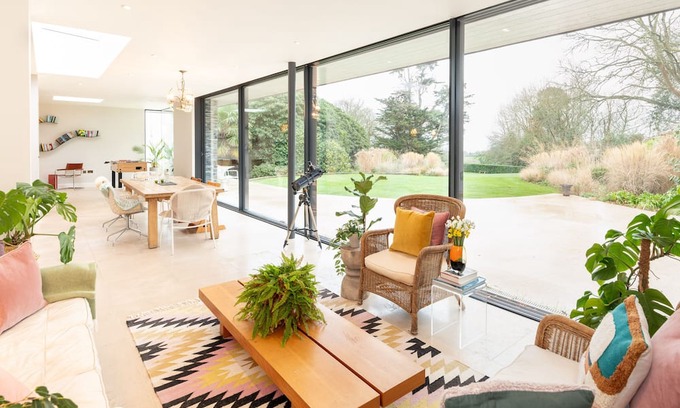 Budleigh Salterton Casa | Knowle House - Stunning Country House Sleeps 12 Devon Heated Pool, Dog Friendly