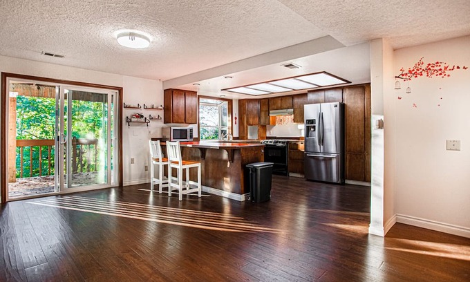 West Linn Casa | 2,300 sqft Spacious 2-bedroom house Kids Friendly in West Linn