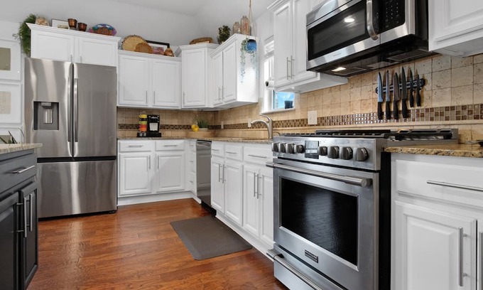 Lowell Casa | Urban Social : Backyard Paradise & Central to NWA