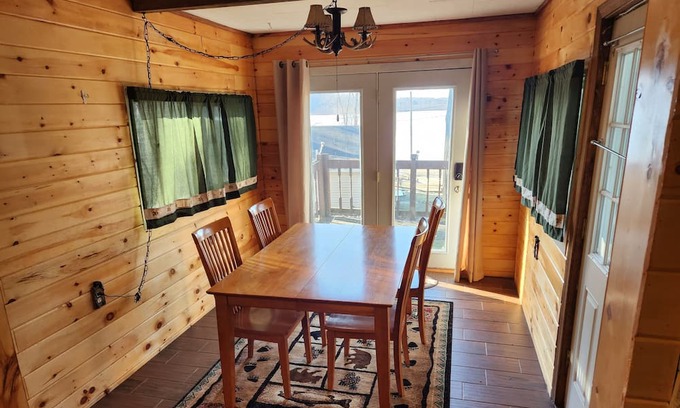 Lake Cabaña | Tranquil Retreat on Bluff Lake: Your Perfect Lakeside Getaway!