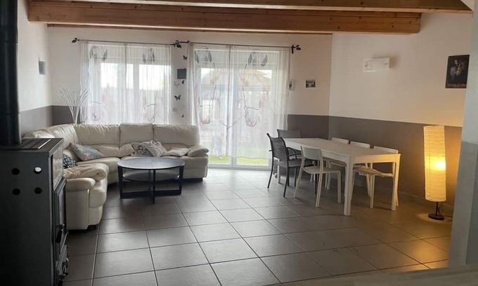 Montluel Casa | Maison Mitoyenne à la Campagne. 3 Chambres. Proche Sortie A46, A432 les Echets
