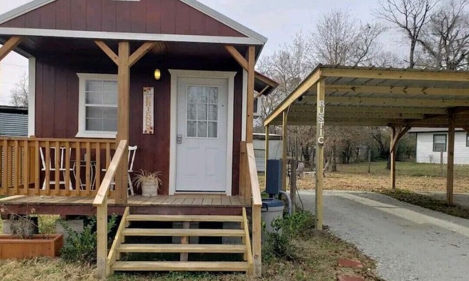 Lufkin Cabina | Rustic Corner Cabin