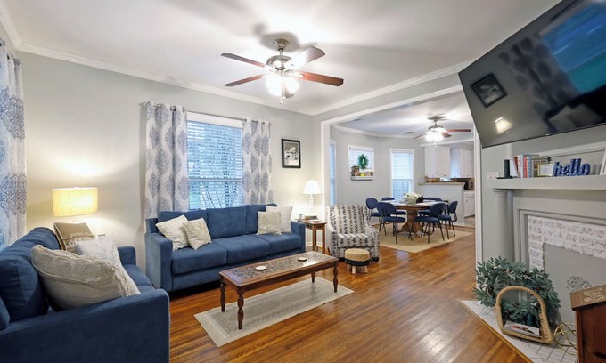Hillsboro Casa | Charming VRBO in Historic District - near Downtown and easy access to Waco/DFW
