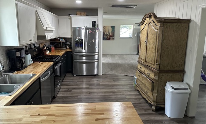 Whitemarsh Island Casa | Charming 2-bedroom house in fabulous Whitemarsh with WiFi, AC Pool and slide.