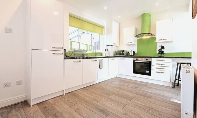 Abbey Wood Casa | Vibrant 3BD home with great links to the city