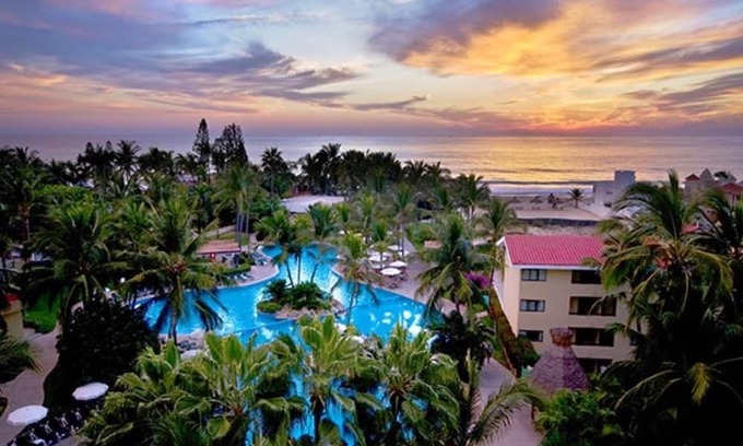 Costa Azul Complejo | Spacious 1-Bedroom Suite With Kitchen and Balcony
