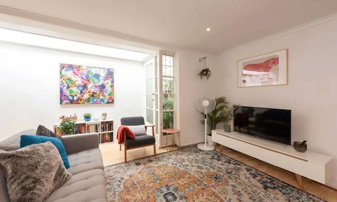 Fitzroy North Casa | Funky 1 BR home in Fitzroy on Brunswick street!