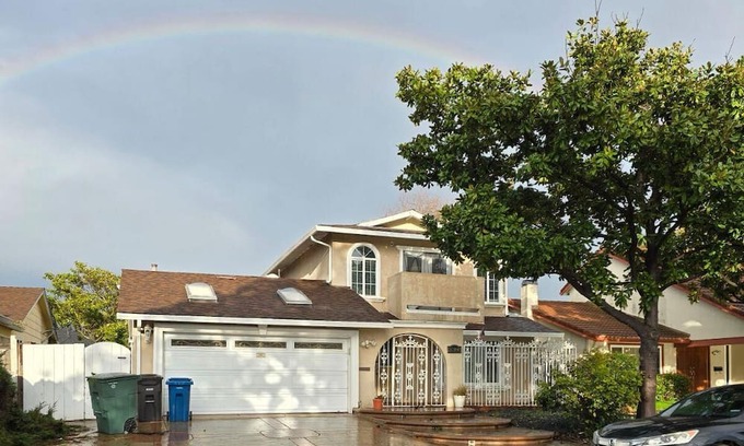 Union City Casa | Beautiful classy house for relaxation. Huge spaces and a great ambiance.