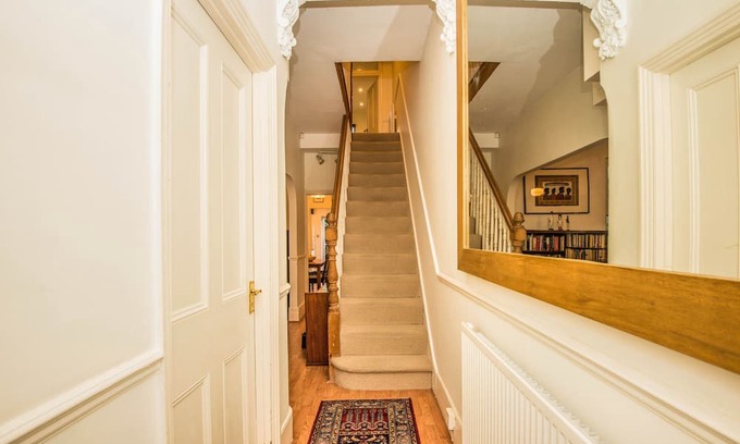Epsom Casa | Delightful Epsom Home, London/Surrey,sleeps 7/8, Garden, Off Street Parking