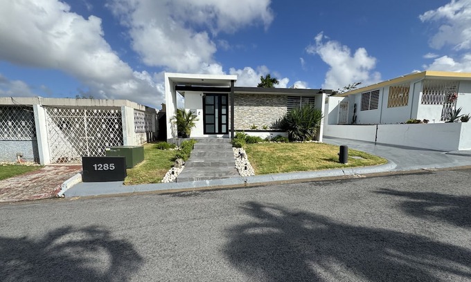 Sabana Llana Sur Casa | Elegant and Cozy 3 Bedroom home great location!
