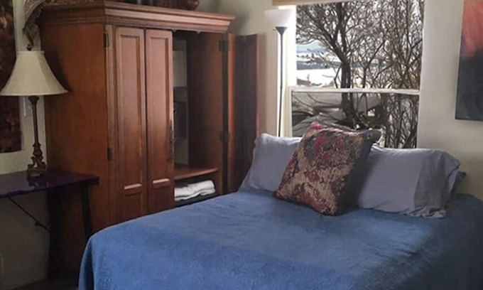 Big Arm Casa | Green Elephant Room at Flathead Lake