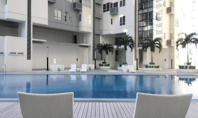 Bonifacio Global City Condominio | Muggle Stay1.0 - 2BR in BGC 50mbps WIFI